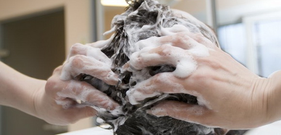 كيفية غسل شعرك بطريقة صحيحة